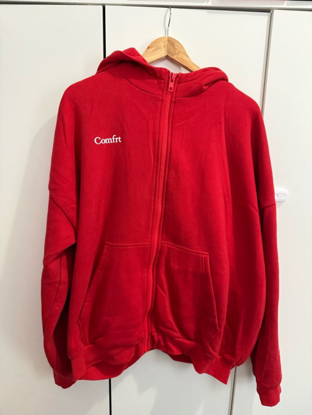 Red 'unisex Comfrt' Zip-Up Hoodie